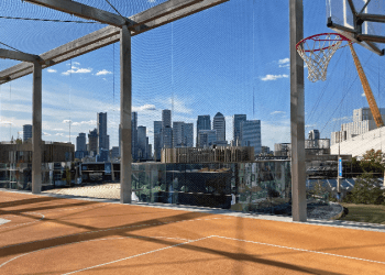 Londra’nın ilk çatı basketbol sahası, hizmete girdi