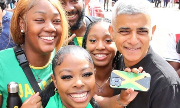 Notting Hill Karnavalı, iki milyondan fazla kişinin katılımıyla Londra sokaklarını canlandırdı