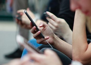 “Sosyal medyayı kullanan insanlarda ruh sağlığı sorunları artış gösteriyor”