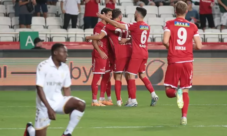 Antalyaspor ligde ilk kez galibiyetle tanıştı