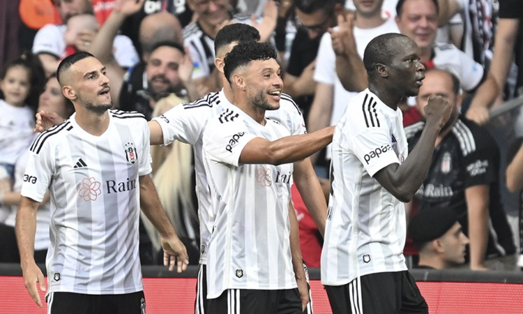 Beşiktaş ikinci yarıda üç puana uzadı