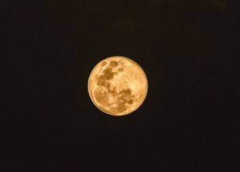 Koç burcunda dolunay