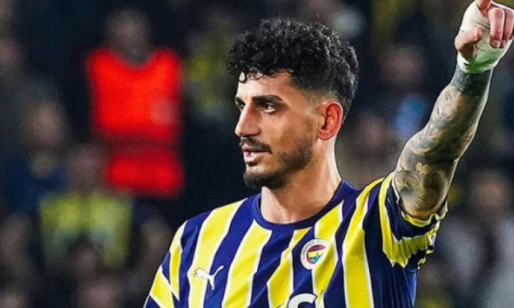 Samet Akaydın takımda kalacak