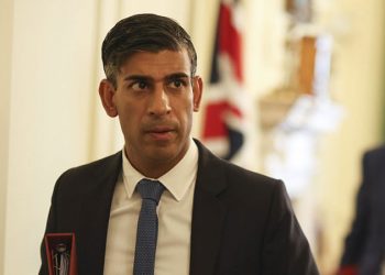 Sunak okul finansmanında baskı altında