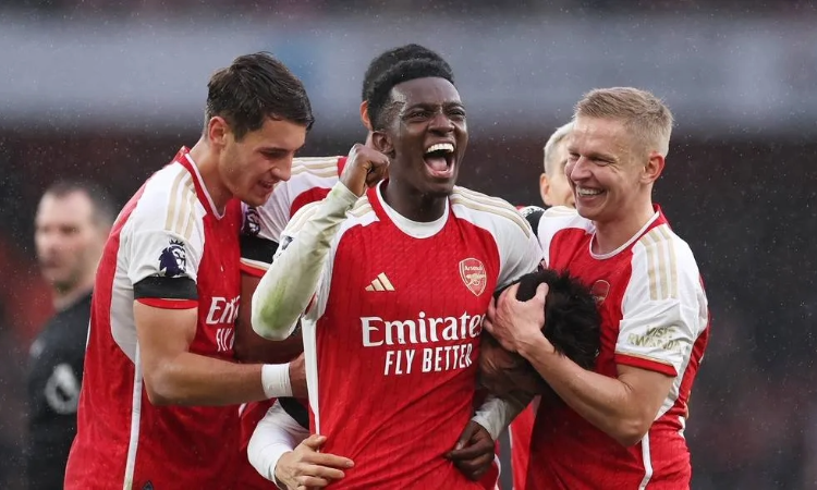 Arsenal beş golle kazandı, Nketiah tarih yazdı