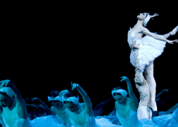 Royal Albert Hall, sevilen bale ‘Swan Lake’i sunacak
