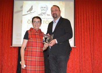 2023 Fakir Baykurt ödülü, başarılı yazarımız Dursaliye Şahan’a verildi