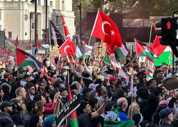 Londra’da Filistin’e destek gösterisine binlerce kişi katıldı