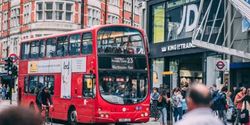 Üst üste artışlar hizmet sektörünü zayıflattı