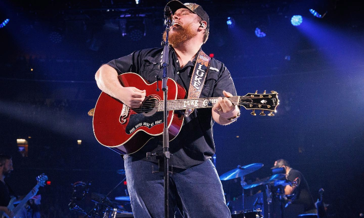 Ülke müziğinin süperstarı Luke Combs’tan,  O2 Arena’ da iki konser