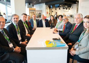 Antalya heyeti Londra belediye sarayında ağırlandı