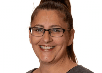 Enfield Belediyesi’nden Cllr Gina Needs,  ‘White Ribbon Day’in anlam ve önemini açıkladı