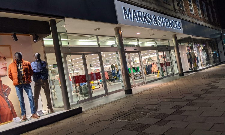 M&S, Lakeside’de yeniden tasarlanmış bayrak mağazasını açtı