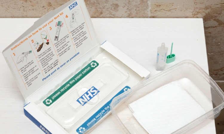 NHS yaşam kurtaran bağırsak kanseri tarama programını genişletti