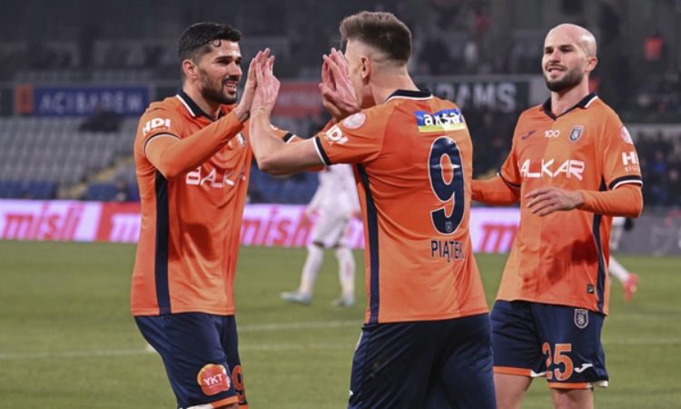 Başakşehir üç golle güldü