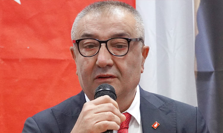 CHP İngiltere Birliği’nde Pazar günü yapılan kongre ile yönetim yenilendi.Kongreye tek liste halinde katılan Mehmet Şar başkanlığındaki yönetim onay aldı.