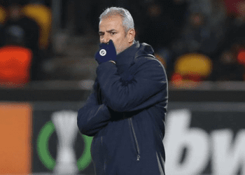 Fenerbahçe’de teknik direktör İsmail Kartal eleştiriliyor