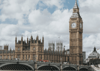 Ekonomi ekim ayında sürpriz bir yavaşlamayla daraldı