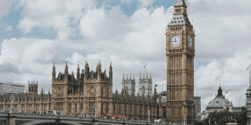 Ekonomi ekim ayında sürpriz bir yavaşlamayla daraldı