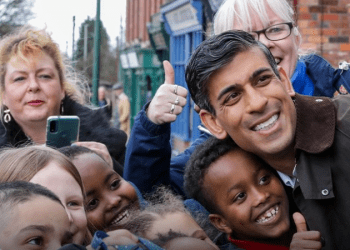 Ücretsiz çocuk bakımı: Sunak’ın vaadi finansman fiyaskosuyla baltalandı