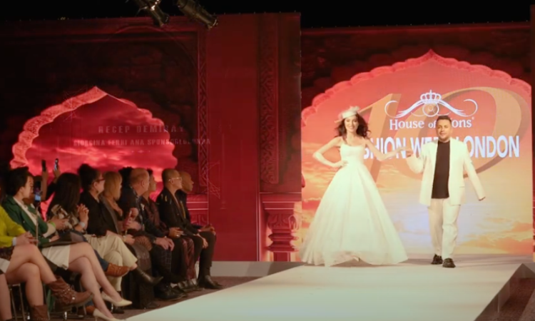 Modacı Recep Demiray, LFW’te elde ettiği gelirle kütüphane yaptırıyor