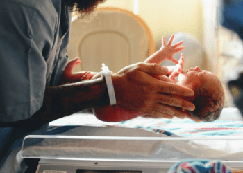 “Doğum oranlarındaki düşüş, Birleşik Krallık’ı göçe bağımlı bırakacak”