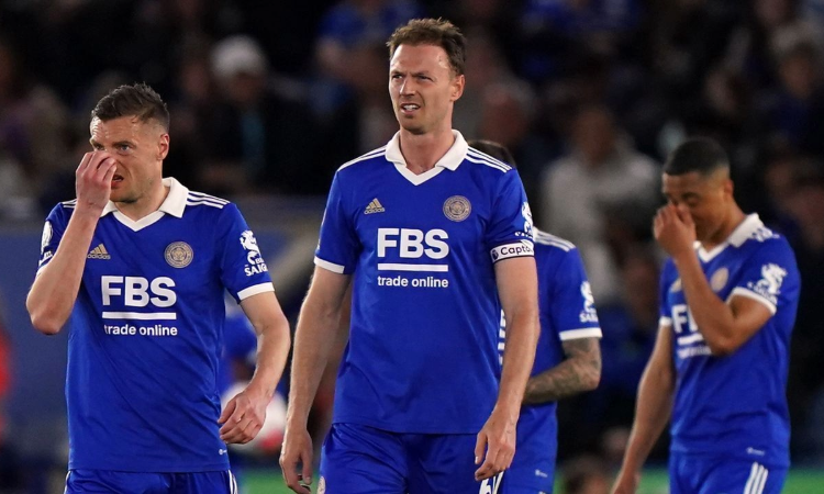 Premier Lig yarışındaki Leicester City’e ceza
