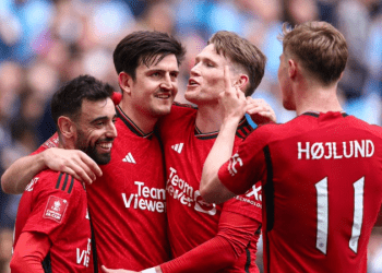 Man United zorlansa da finale yükseldi