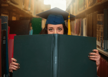 Sunak, i̇lti̇ca talebi̇ i̇çi̇n ‘mezun vi̇zesi̇ arka kapısını’ kapatmaya çalışıyor