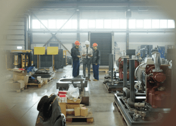 Birleşik Krallık’ta imalat sektörü yeniden daralmaya başladı