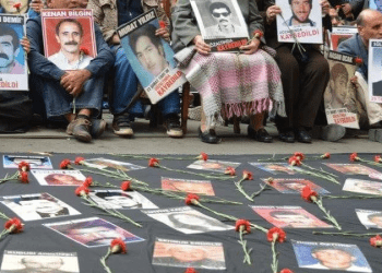 Londra’da, Cumartesi Anneleri ile dayanışma eylemi düzenlendi