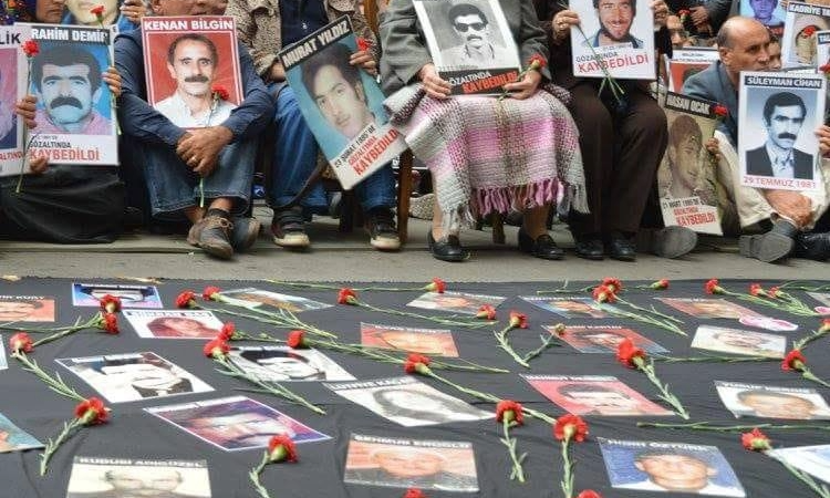 Londra’da, Cumartesi Anneleri ile dayanışma eylemi düzenlendi