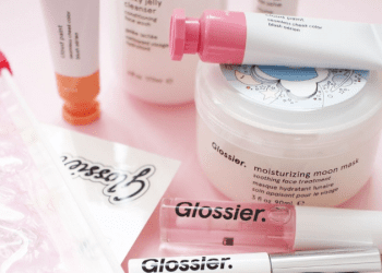 Glossier, BK Siyah Güzellik programı için beş hibe sahibi