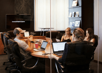 BK ve İrlanda’da, %29 haftada 40 saat veya fazla çalışıyor