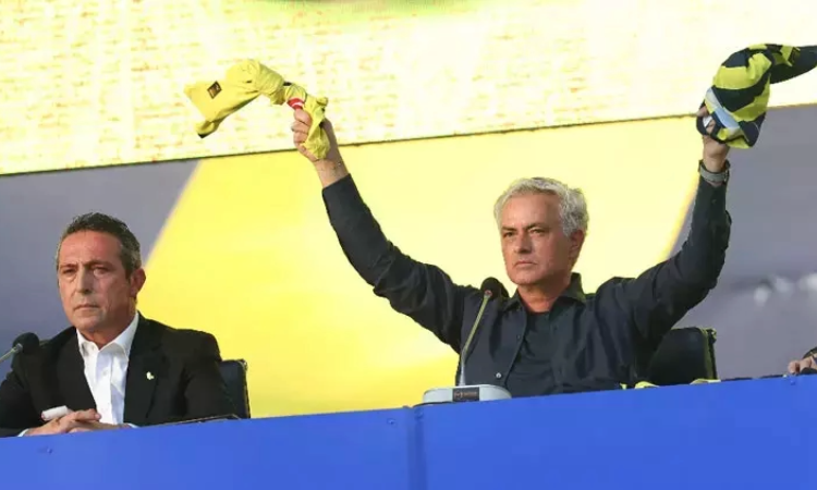 Jose Mourinho resmen Fenerbahçe’de