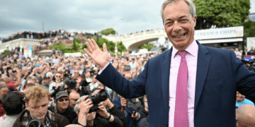 Farage’ın dönüşü parlamentoyu nasıl etkiler?