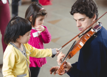 0-4 yaş arası çocuklar için hikaye anlatımı ve müzik seansları