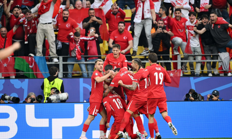 UEFA, Türkiye-Portekiz karşılaşmasıyla ilgili soruşturma başlatacak