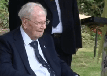 2. Dünya Savaşı gazisi yaklaşık 80 yıl sonra madalyalarını aldı