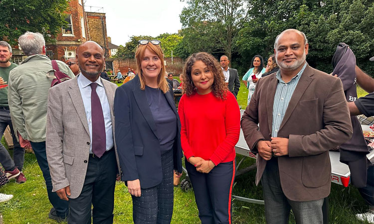 İşçi Partisi Croydon üyeleri seçim zaferini kutladı