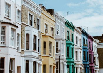 UK’de yeni “buy-to-let” mortgage anlaşmaları bir yılda yarı yarıya azaldı