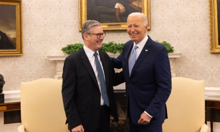 Joe Biden, Starmer ile görüşmesinde BK’nın, AB’ye yaklaşması gerektiğini ima etti