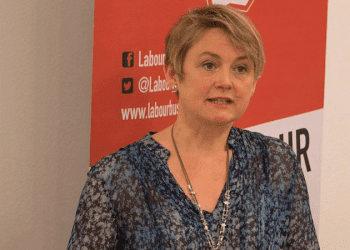 Keir Starmer göçmen eşleri için gelir bariyerini yükseltme planından vazgeçti