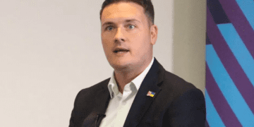 Sağlık Bakanı, NHS’in ırkçı hastaları geri çevirmesi gerektiğini söyledi