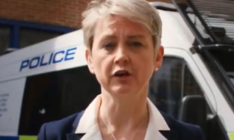 Bakan Yvette Cooper: “Polis, hükümetin tam desteğine sahip”