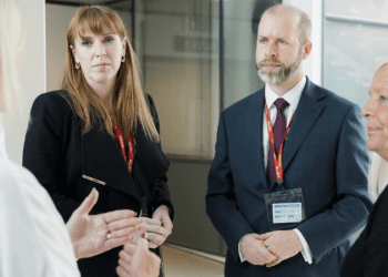 Bakanlar, iş gücü reformları konusunda işverenleri rahatlatacak