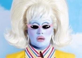 Stand-up komedi; eğlenceli ve tuhaf mavi uzaylı Juno Birch!