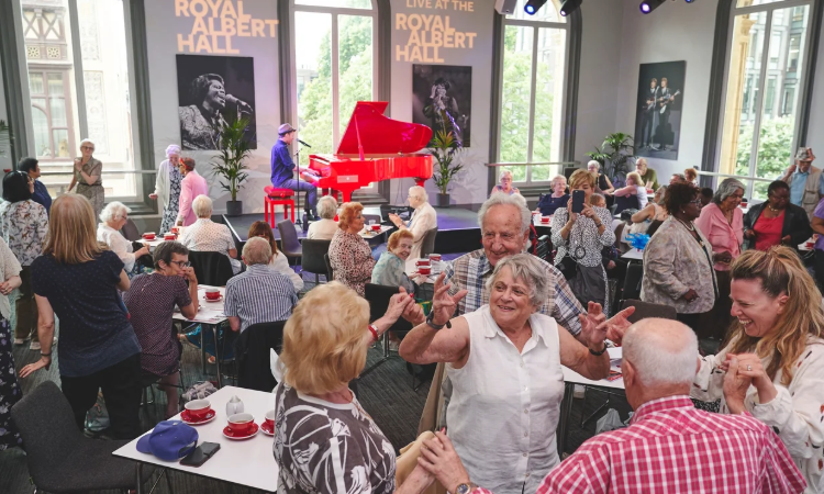 Community Coffee Club’da müzik ve sohbet bir arada