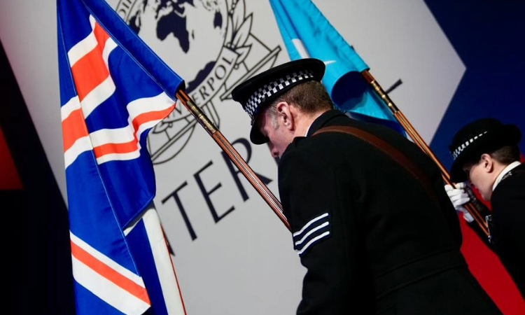 Interpol, 50 yıl aradan sonra BK’da toplandı; Starmer’den çağrı