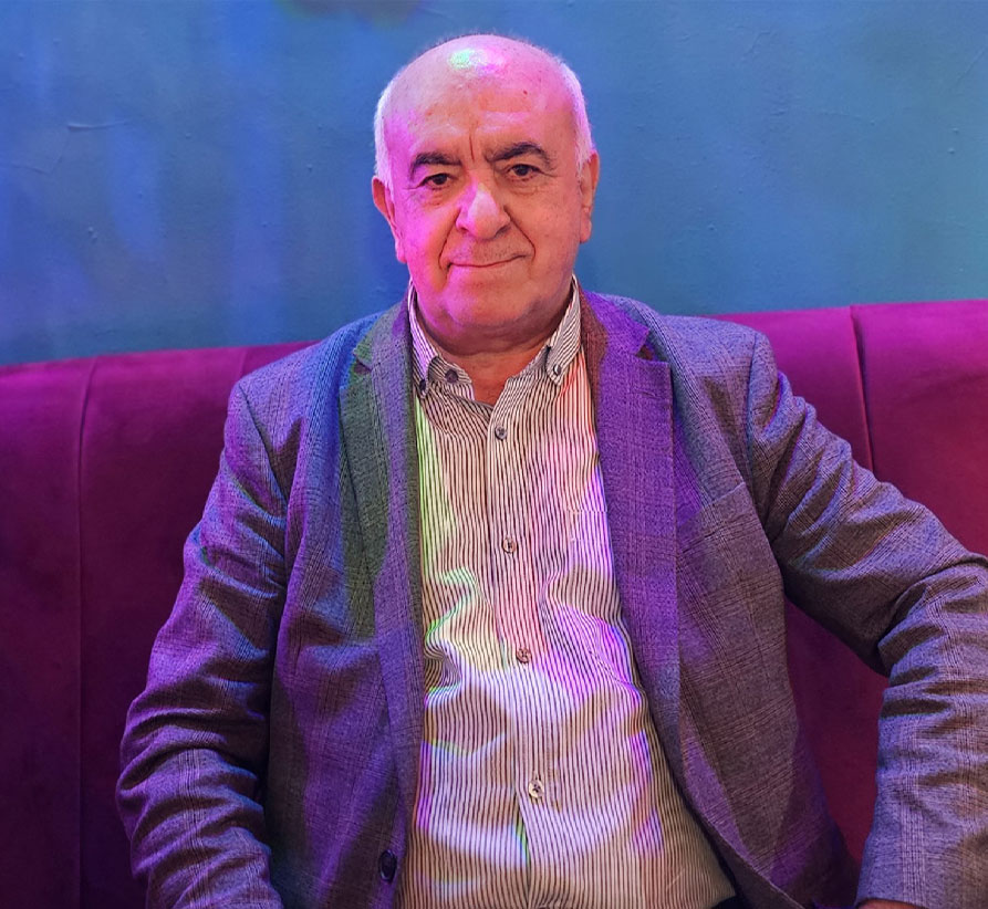 Zülfü Ağırbaş 1972 yılında İngiltere ve dünyada ilk kebab zinciri olanKebab Kıng'i kuran bir duayen olarak biliniyor.